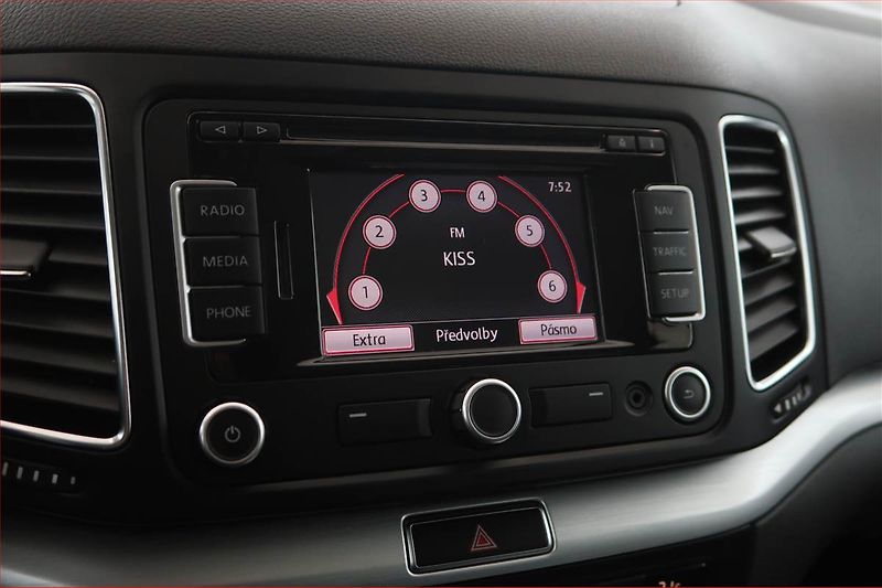 Volkswagen Sharan (2013) 2.0 TDI BMT, Kůže, Navi - fotka 11 z 18
