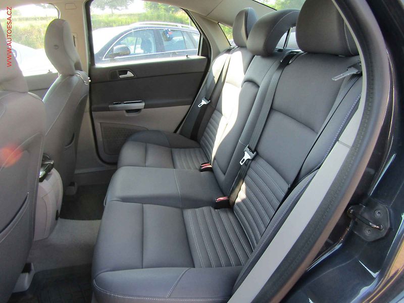Volvo S40 (2008) 1.6D, ČR, AC - fotka 9 z 16