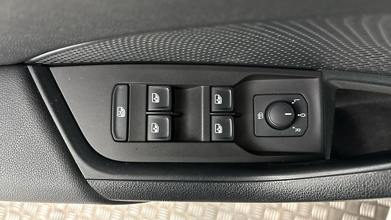 Škoda Octavia 2.0 TDI Ambition Combi - fotka 21 z 27