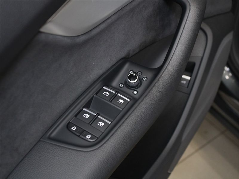 Audi Q7 3,0 50TDi S-Line 63tkm. ČR - fotka 18 z 32
