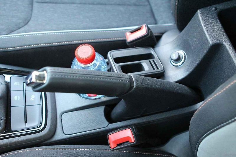 Pro Škodu je netradiční použití světel pro denní svícení v pozici nad klasickými reflektory