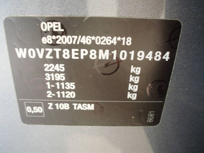 Opel Insignia Elegance Sports Tourer F 2.0 D - fotka 21 z 21
