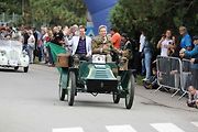 Na akci Jízda do vrchu a výstava historických vozidel se představilo na tři sta automobilů a motocyklů.