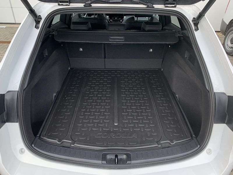 Toyota Corolla TS STYLE 1.8 HEV 103kW e-CVT - fotka 5 z 18
