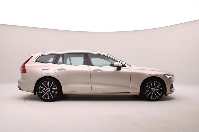 Volvo V60 T6 AWD RECHARGE CORE AUT CZ - fotka 14 z 56