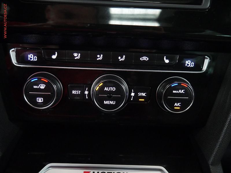 Volkswagen Passat (2015) 2.0TDI 4x4, DSG, navi, bixen - fotka 16 z 21