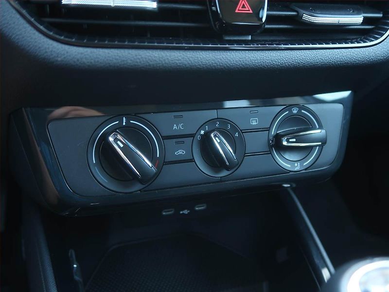 Škoda Fabia (2023) 1.0 TSI, Serv.kniha, Tempomat - fotka 14 z 16