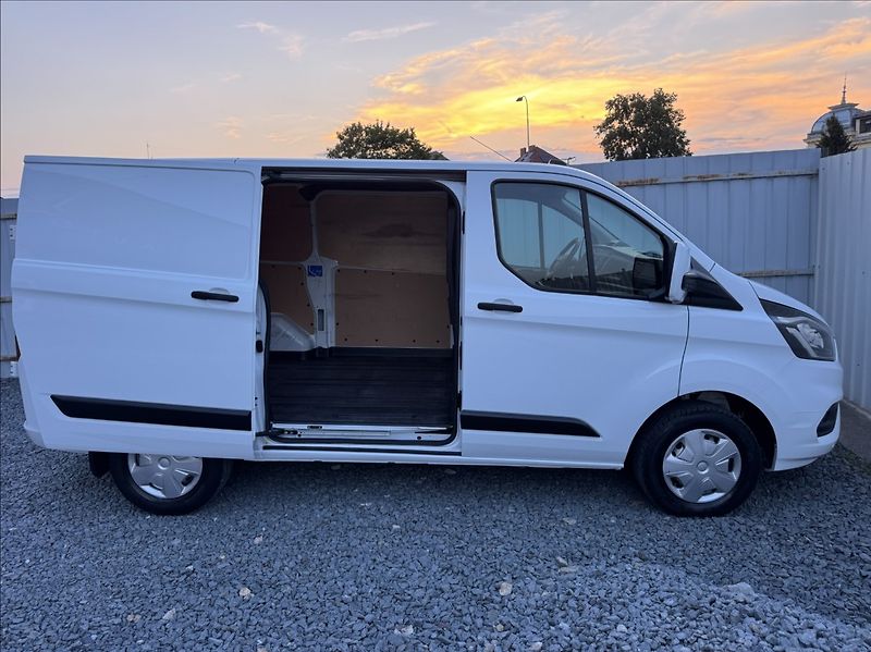 Ford Transit Custom 2,0 TDCi L1H1 DPH 1.maj ČR - fotka 16 z 50