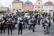 Motorkáři se sjeli na žehnání v bazilice v Jablonném.