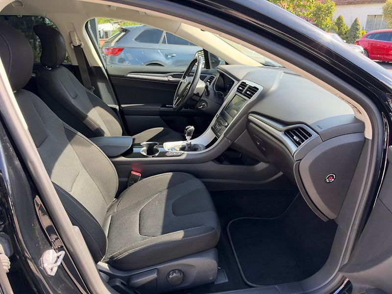 Ford Mondeo (2016) Bussines 2.0 TDCi 110kW - fotka 25 z 32