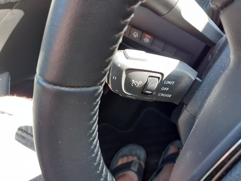 Peugeot 208 (2023) ELEKTRO 100Kw NAVIGACE - fotka 23 z 39