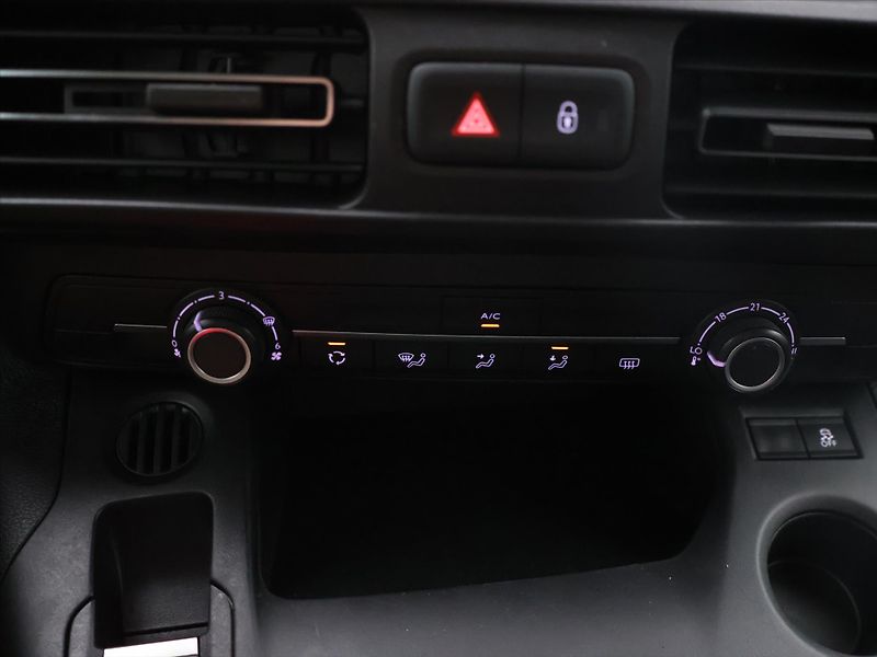 Opel Combo 1,5 CDTi 75kW Innovation CZ DP - fotka 19 z 27