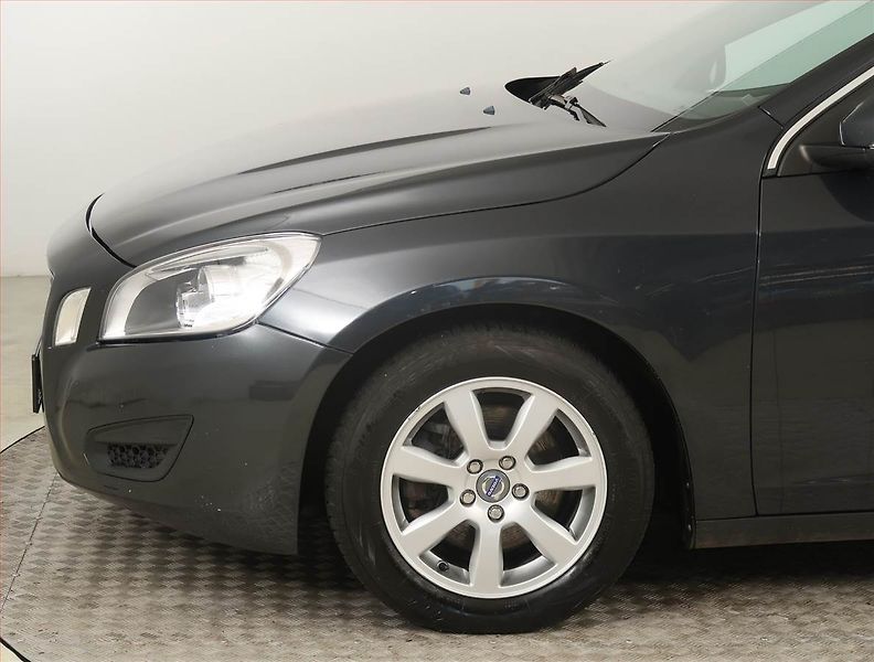 Volvo V60 (2011) D3 2.0, Automat, Navi - fotka 15 z 22