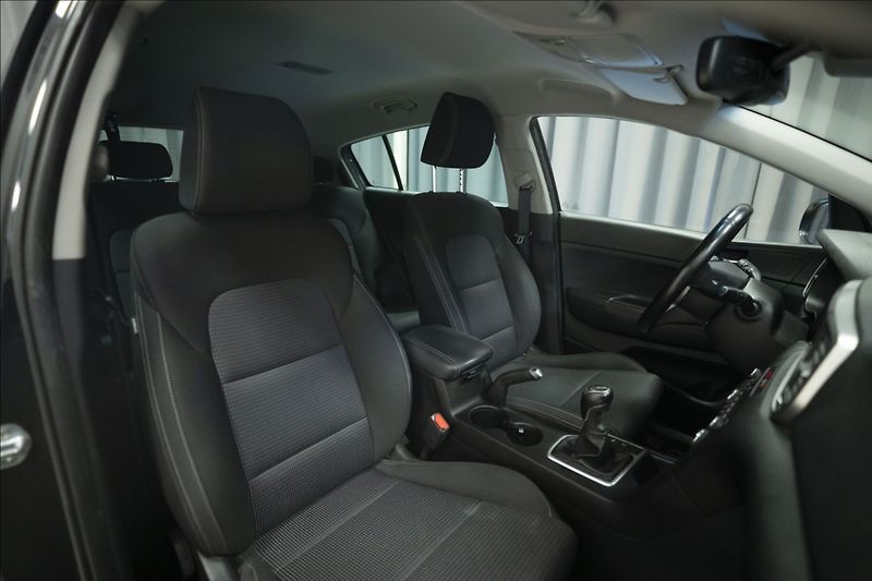 Kia Sportage 1,6 CRDi NAVI KAMERA VÝHŘEV ČR - fotka 9 z 49