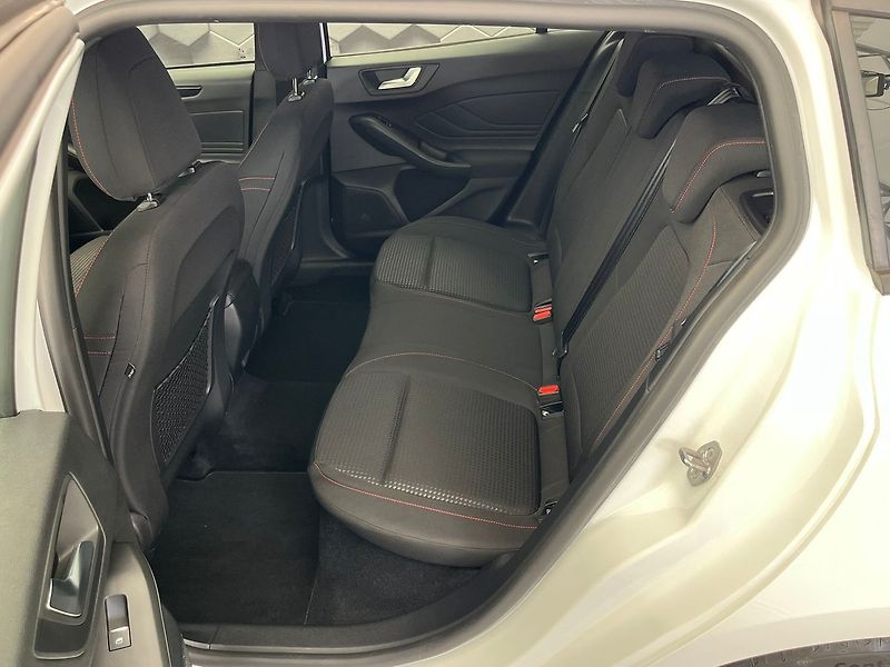 Ford Focus 2.0 EB ST-Line  manuál - fotka 33 z 50