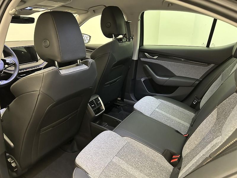 Škoda Octavia 2.0 TDI Top selection - fotka 22 z 29