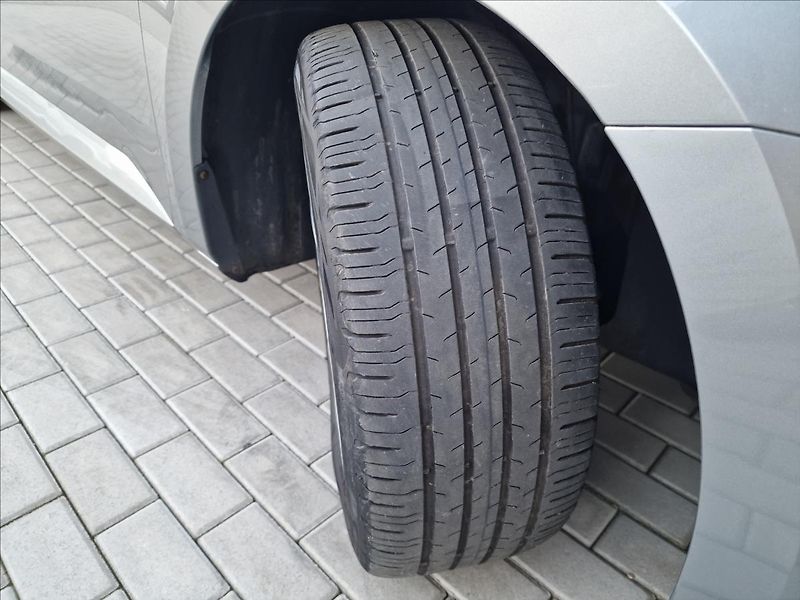 Škoda Superb 2.0TDI 110kW Style Combi,1Maj - fotka 45 z 49