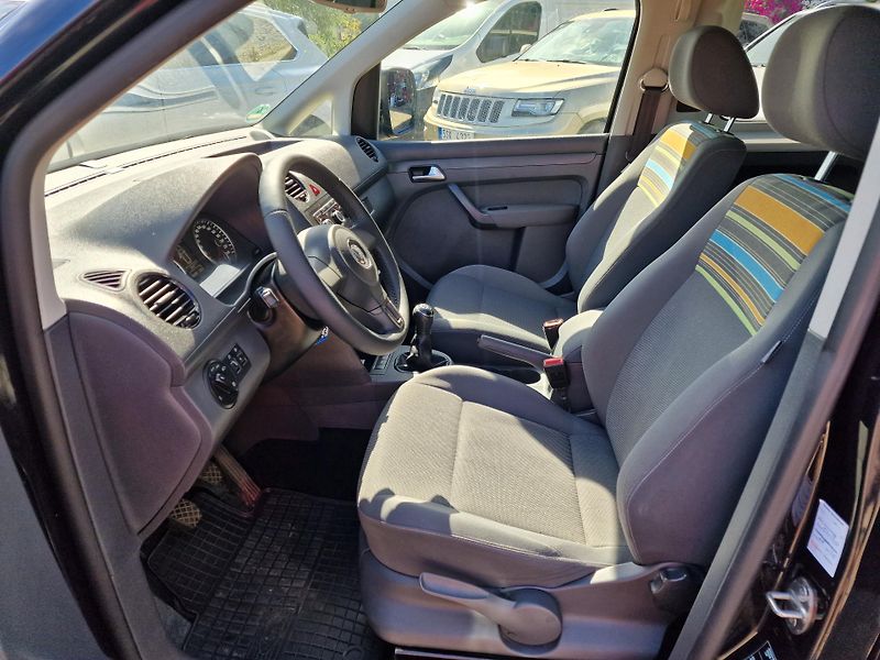 Volkswagen Caddy MAXI 1,6TDI 7MÍST JAKO-O - fotka 7 z 22