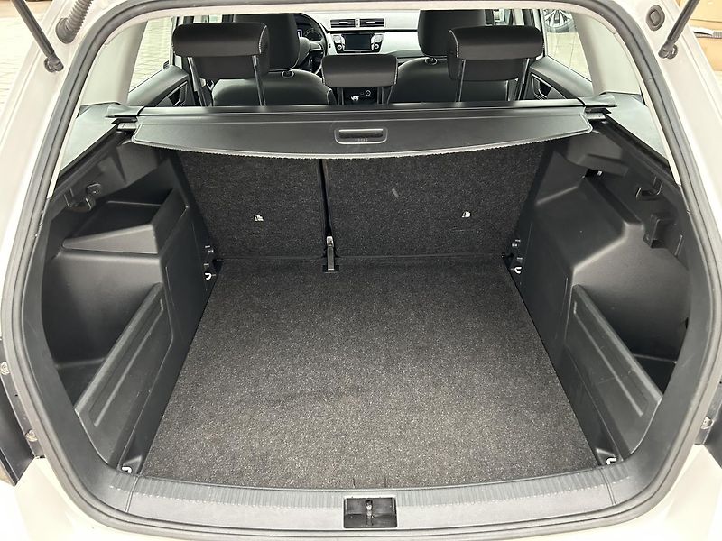 Škoda Fabia 1.0 TSI Ambition - fotka 23 z 24