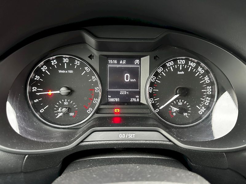 Škoda Octavia (2014) Combi 1.6 TDI Ambition - fotka 19 z 34