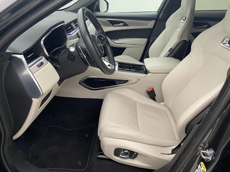 Jaguar F-Pace D300 R-DYNAMIC HSE REZERVACE - fotka 3 z 48