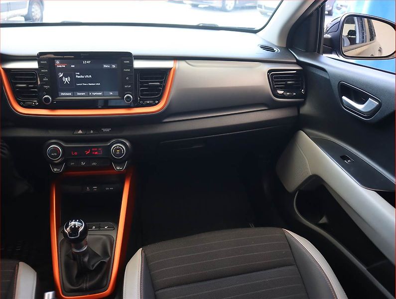 Kia Stonic (2018) 1.25 CVVT, Xenony, Tempomat - fotka 8 z 18