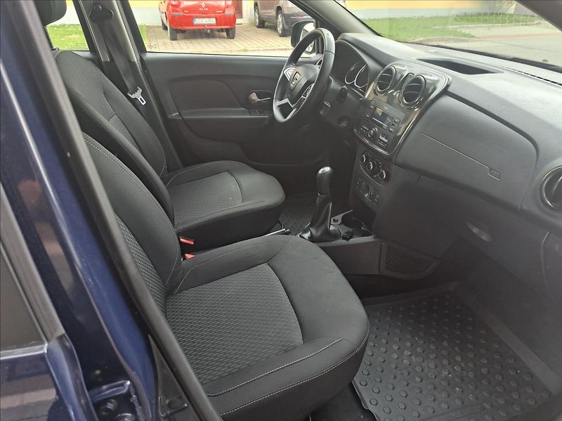 Dacia Sandero 1,0 SCe - fotka 31 z 35