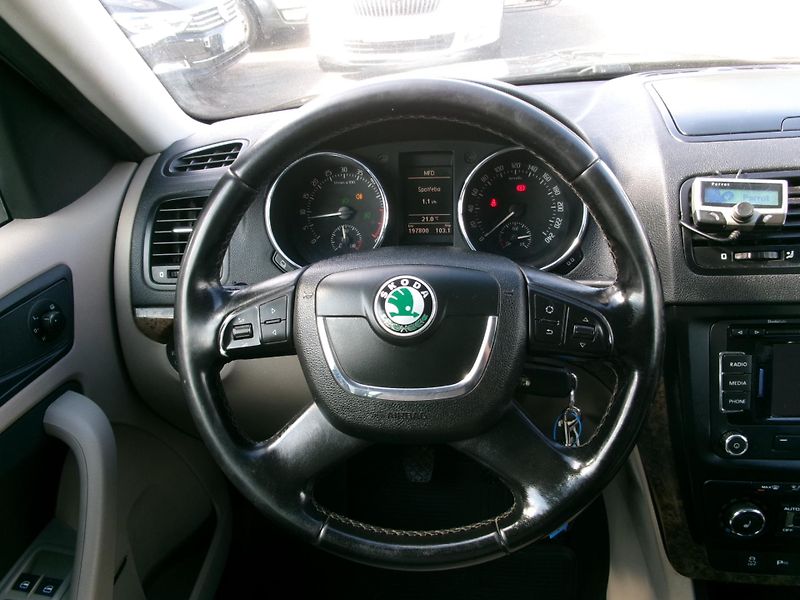 Škoda Yeti (2010) 2,0TDI 4x4 AC BT TEMP VÝHŘEV - fotka 16 z 29
