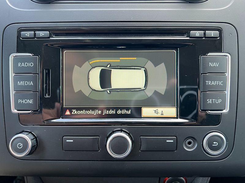 Volkswagen Touran (2011) 1.4TSI STYLE! Tažné! Navi! - fotka 30 z 36