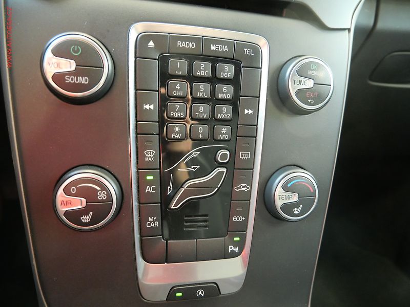 Volvo V40 (2018) 2.0D, ČR, servis.kniha, AT - fotka 18 z 20