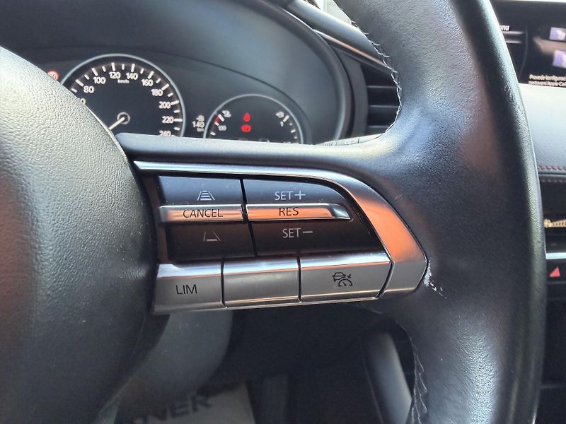 Mazda 3 2.0 e-Skyactiv G122 Homura - fotka 22 z 28