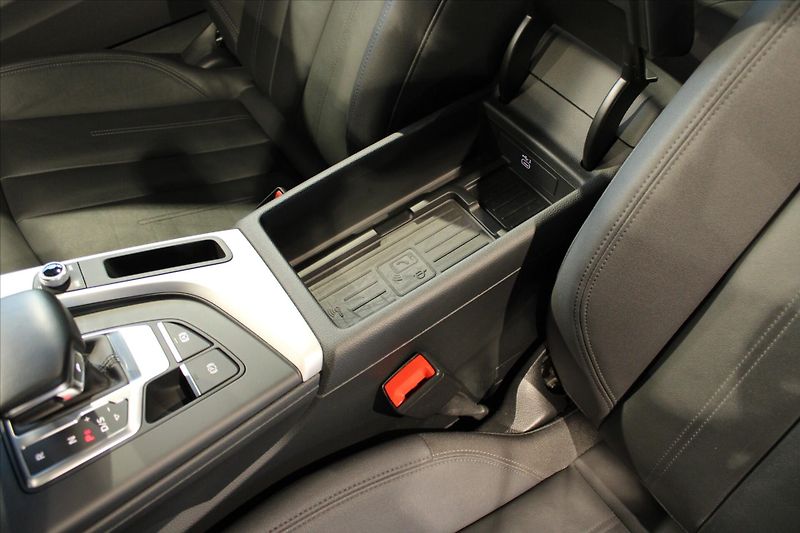 Audi A5 Coupé 40 TDi quattro S Line AC - fotka 29 z 35