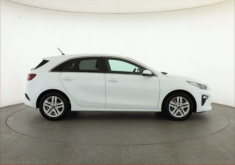 Kia Ceed (2019) 1.4 T-GDI, Serv.kniha - fotka 6 z 19