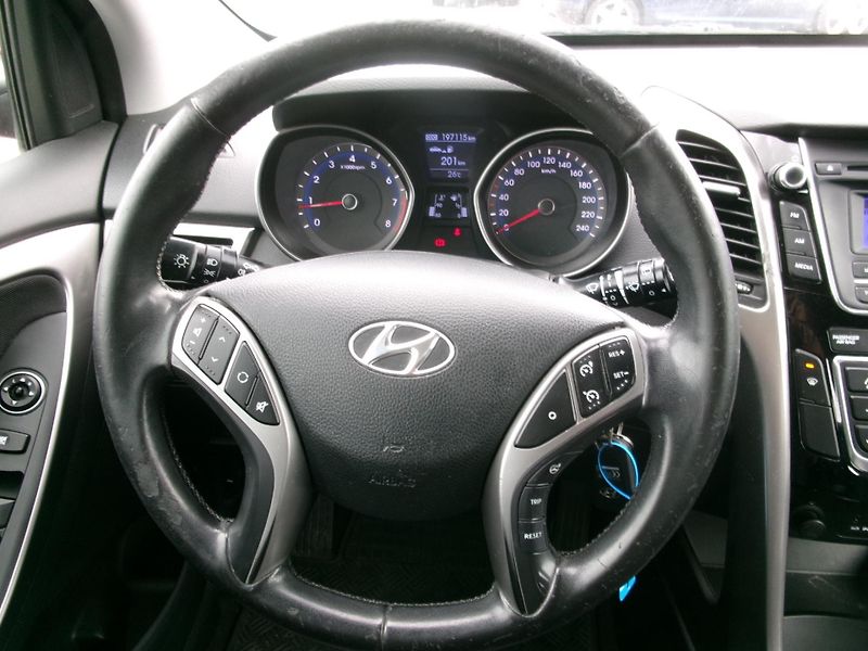 Hyundai i30 (2012) 1,6 16V KLIMA TEMP ČR - fotka 25 z 26