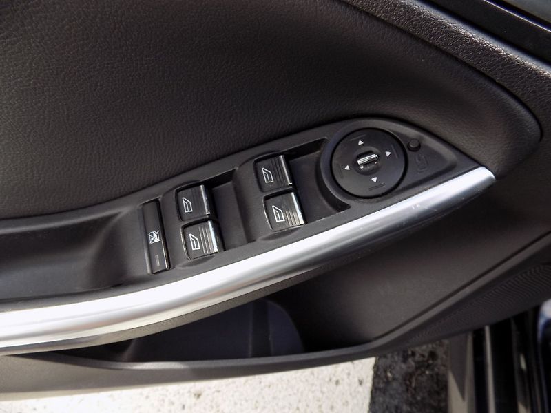Ford Focus (2013) 2.0i ST/Bi-xenon/kůže/LED/ - fotka 20 z 36