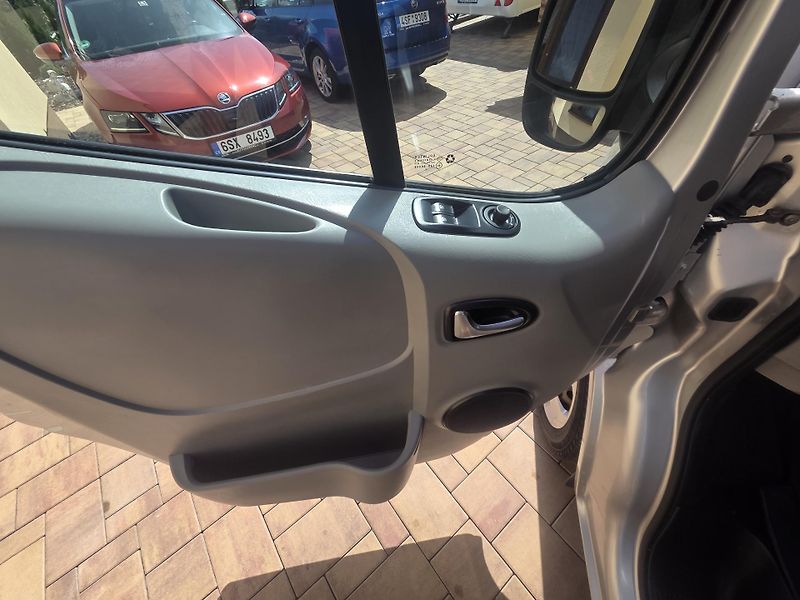 Opel Vivaro (2011) 2.0CDTI 84Kw  9-Míst - fotka 32 z 40