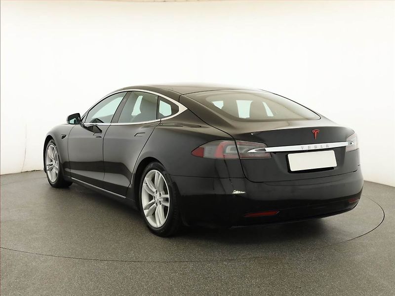 Tesla Model S (2019) Standard Range, SoH 88% - fotka 4 z 22