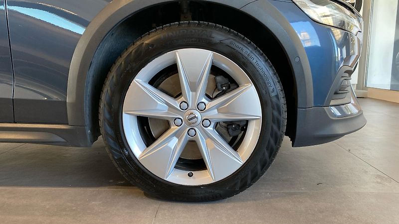 Volvo V60 Cross Country, D4 AWD Drive-E, - fotka 26 z 31
