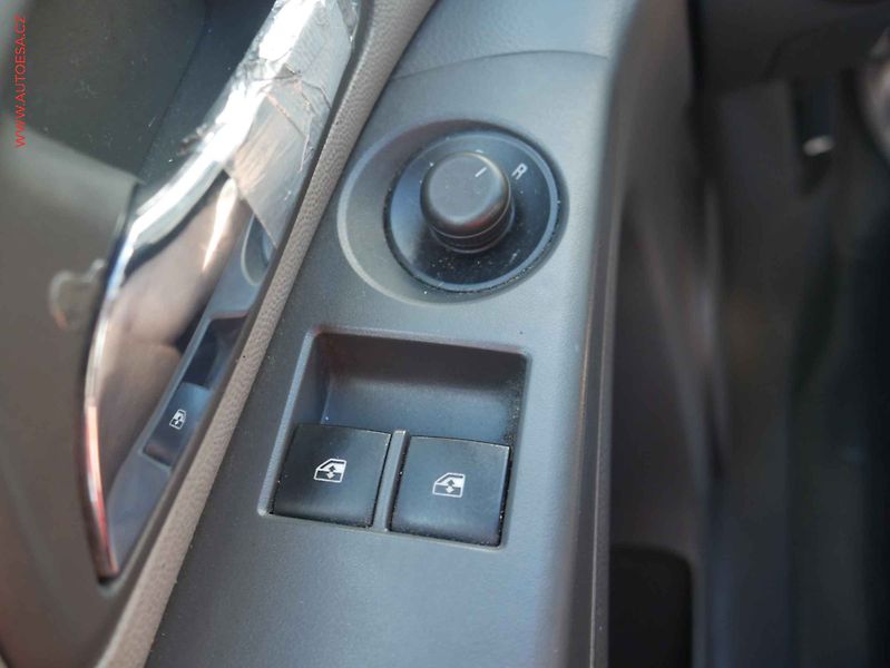 Chevrolet Cruze (2009) 1.6i, ČR, AC, tažné - fotka 12 z 14