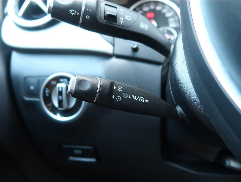 Mercedes-Benz Třídy B (2017) B 180 CDI, Automat, Tempomat - fotka 19 z 20