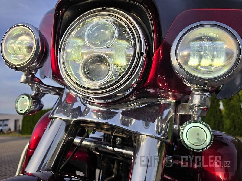 Harley-Davidson FLHTK Electra Glide Ultra Limited 1690 (2017) - fotka 14 z 22