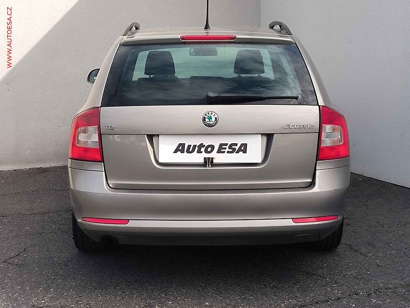 Škoda Octavia (2013) 1.6 TDI, ČR, servis.kniha, AC - fotka 5 z 16