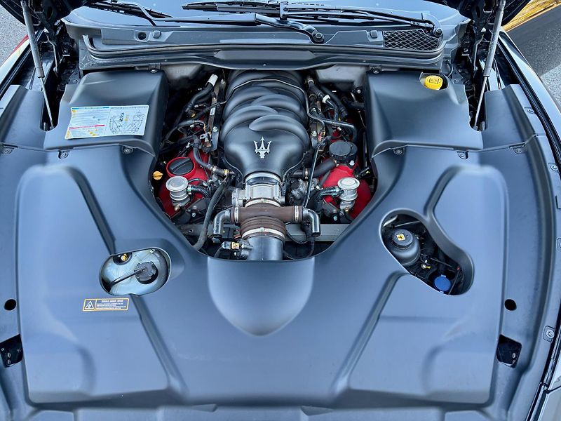 Maserati Granturismo (2012) S 4.7 V8 1. MAJITEL 33.222 km! - fotka 46 z 57