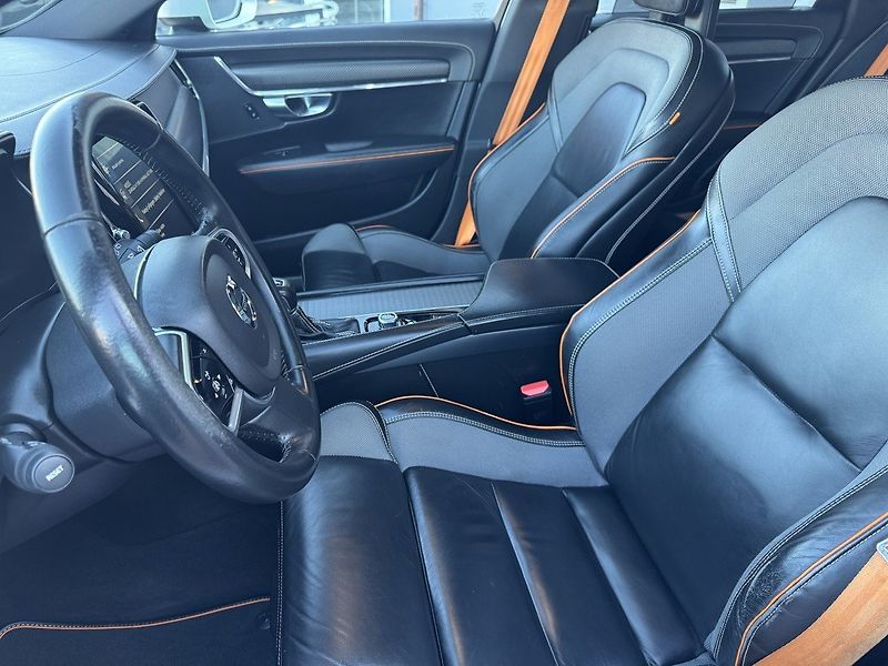 Volvo V90 (2018) 2.0D AWD Ocean Race LED - fotka 23 z 46