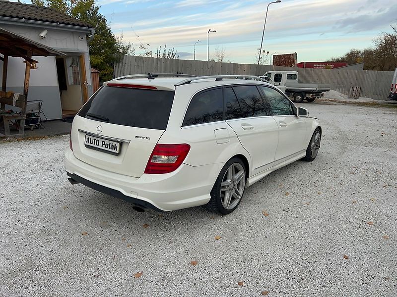 Mercedes-Benz Třídy C AMG LINE 3.0 CDI 4MATIC - fotka 13 z 15