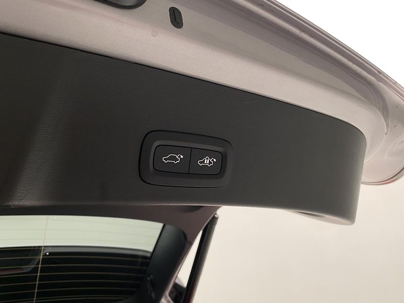 Volvo XC40 (2026) B4 AUT DARK PLUS - fotka 21 z 54