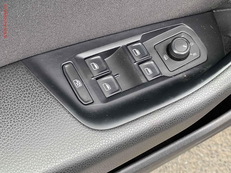 Volkswagen Passat (2015) 2.0 TDi, AC, TZ, park.čidla - fotka 11 z 18
