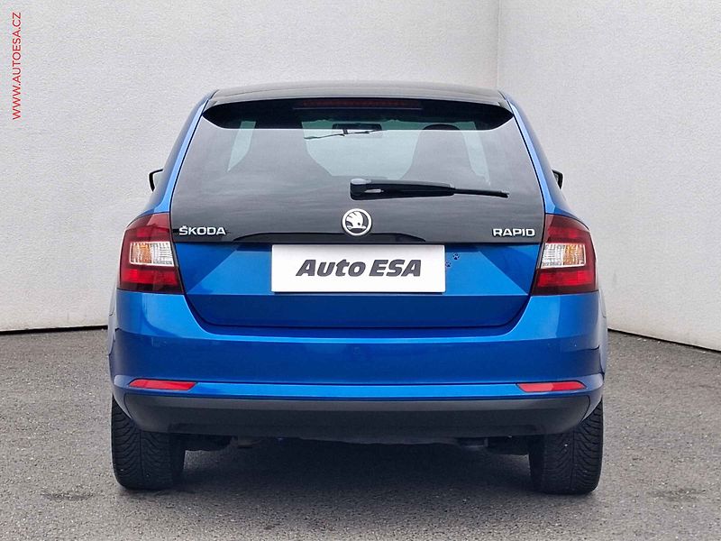 Škoda Rapid (2015) 1.2 TSi, Sport, xenon, panor - fotka 5 z 17