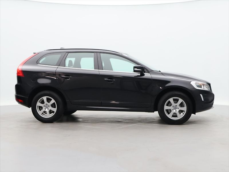 Volvo XC60 2,0 D4 120kW Momentum AUT - fotka 8 z 30