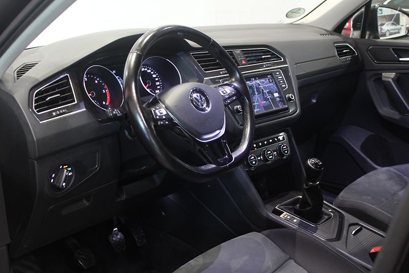 Volkswagen Tiguan (2017) 2.0TDI 110kW R-Line FULL LED - fotka 15 z 39